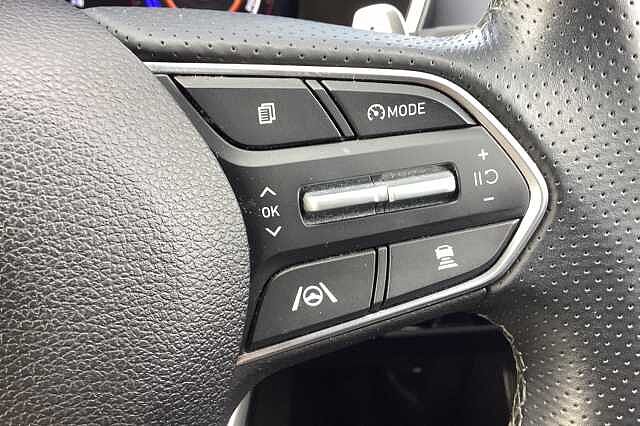 Hyundai SANTA FE 1.6 TGDi Hybrid Ultimate 5dr 4WD Auto White