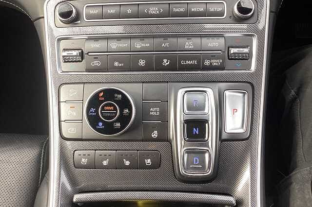 Hyundai SANTA FE 1.6 TGDi Hybrid Ultimate 5dr 4WD Auto White