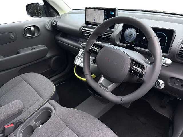 Hyundai INSTER 85kW Cross 49kWh 5dr Auto Pearl - Abyss black