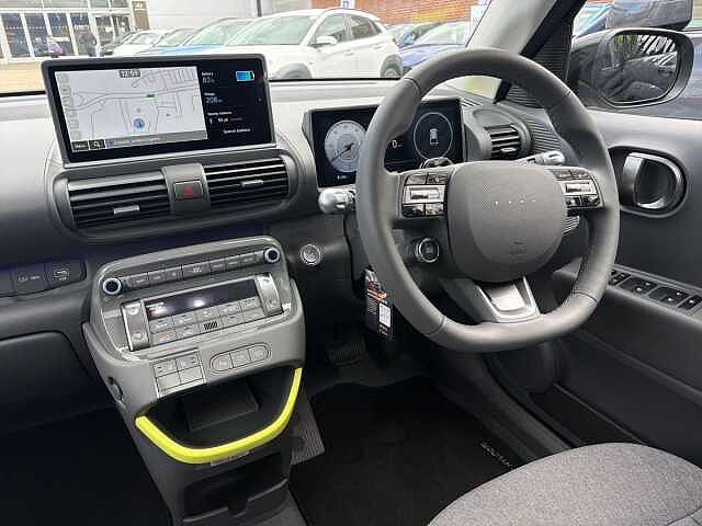 Hyundai INSTER 85kW Cross 49kWh 5dr Auto Pearl - Abyss black