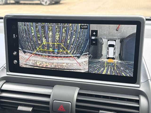 Hyundai INSTER 85kW Cross 49kWh 5dr Auto Pearl - Abyss black