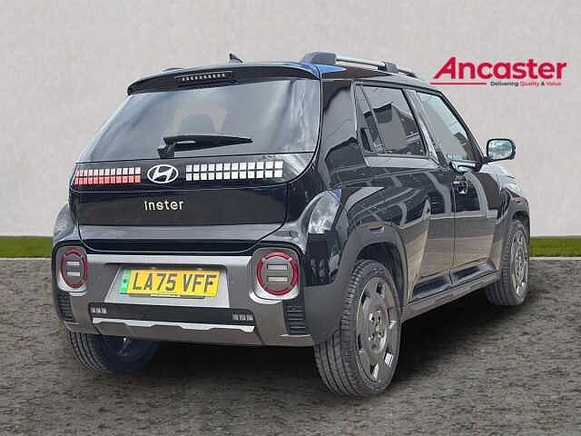 Hyundai INSTER 85kW Cross 49kWh 5dr Auto Pearl - Abyss black