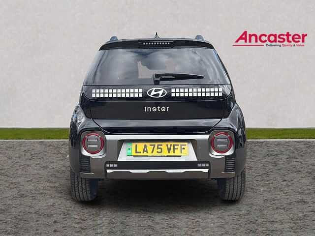 Hyundai INSTER 85kW Cross 49kWh 5dr Auto Pearl - Abyss black
