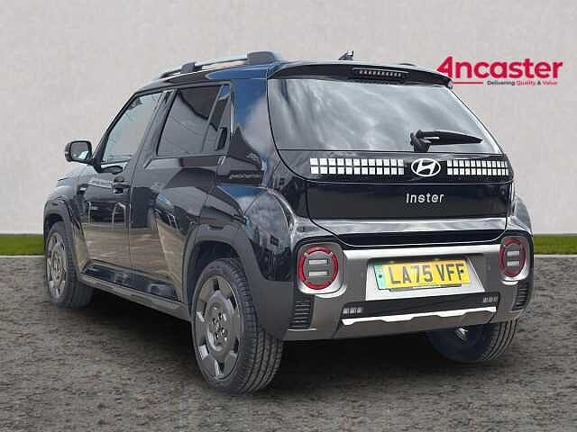 Hyundai INSTER 85kW Cross 49kWh 5dr Auto Pearl - Abyss black