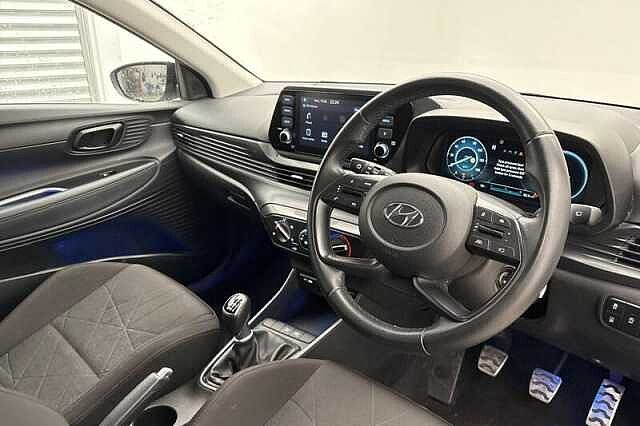 Hyundai BAYON 1.0 T-GDi MHEV SE Connect SUV 5dr Petrol Hybrid Manual Euro 6 (s/s) (100 ps) Atlas White