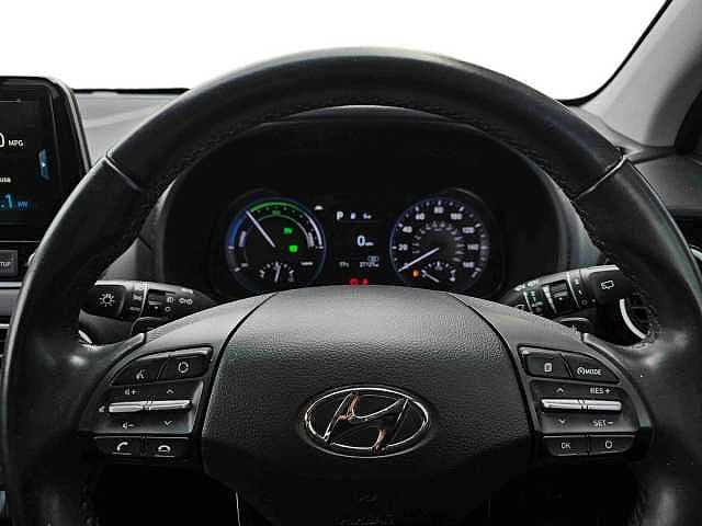 Hyundai KONA 1.6 GDi Hybrid Premium 5dr DCT White