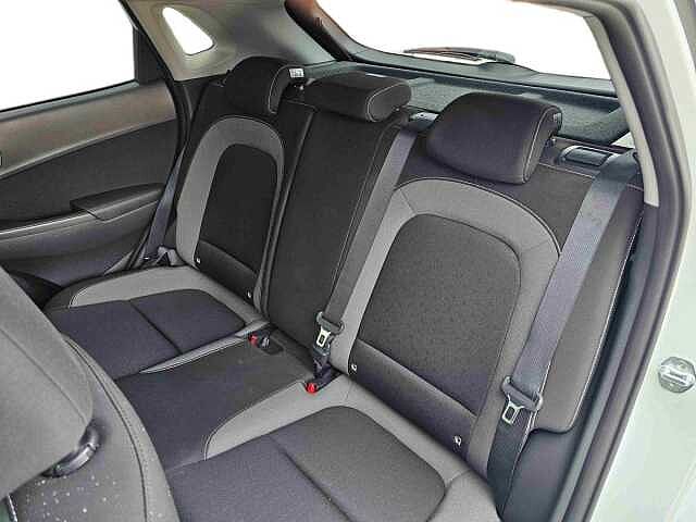 Hyundai KONA 1.6 GDi Hybrid Premium 5dr DCT White