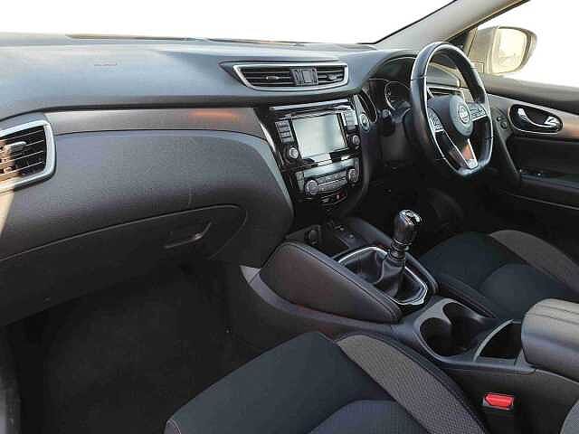 Nissan Qashqai 1.3 DiG-T N-Connecta 5dr