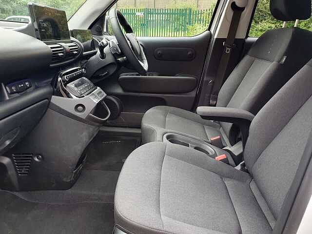 Hyundai INSTER 85kW 02 49kWh 5dr Auto White