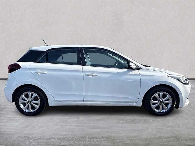 Hyundai I20 1.2 Se Hatchback 5Dr Petrol Manual Euro 6 (84 Ps) White