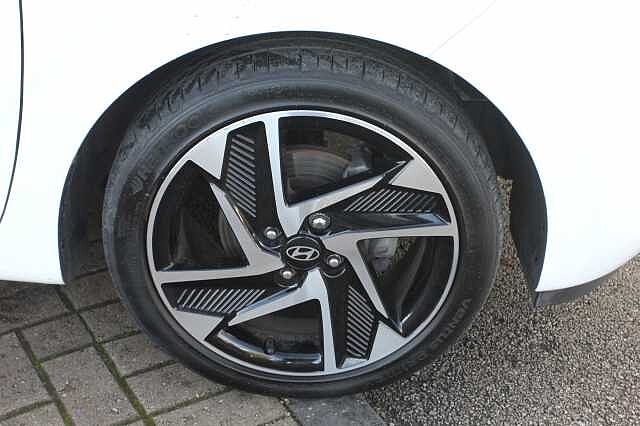 Hyundai I10 1.0 [63] Premium 5dr Auto [Nav] White