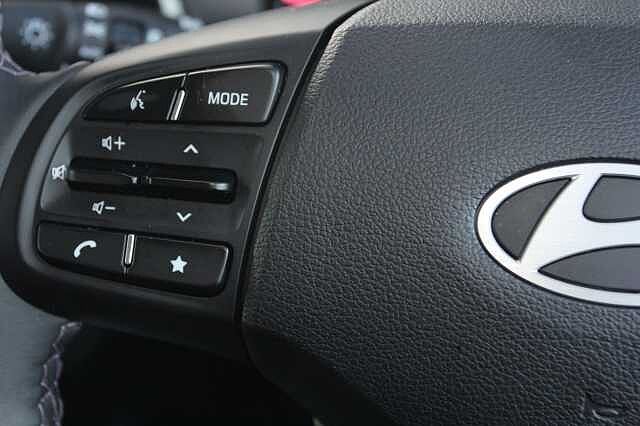 Hyundai I10 1.0 [63] Premium 5dr Auto [Nav] White