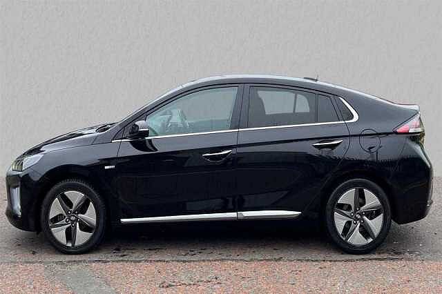 Hyundai IONIQ 1.6 GDi (105ps) Premium SE Hybrid DCT 5Dr HB Phantom Black