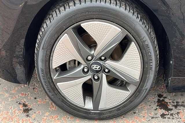 Hyundai IONIQ 1.6 GDi (105ps) Premium SE Hybrid DCT 5Dr HB Phantom Black