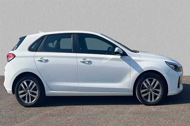 Hyundai I30 New Generation i30 1.0 T-GDi (120ps) SE Polar White