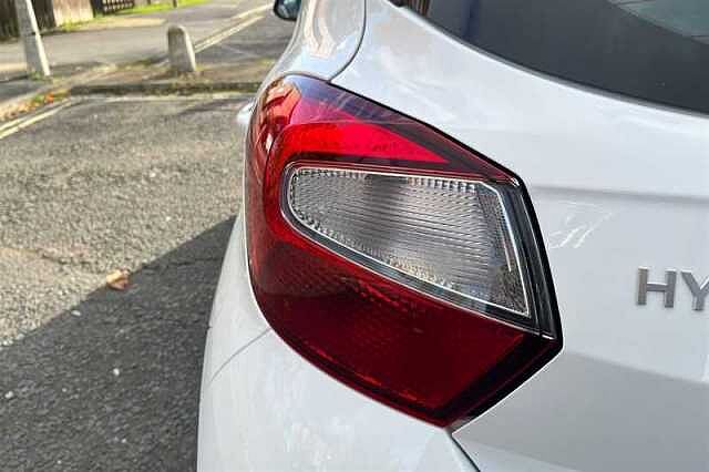 Hyundai I10 1.2 Advance Hatchback 5dr Petrol Auto Euro 6 (s/s) (79 ps) White