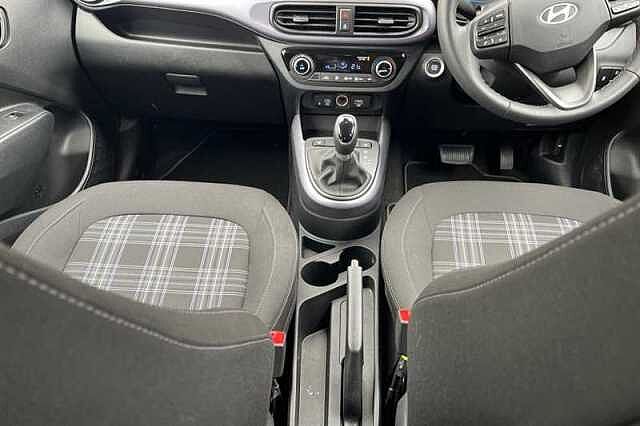 Hyundai i10 1.2 Premium Hatchback 5dr Petrol Auto Euro 6 (s/s) (79 ps)