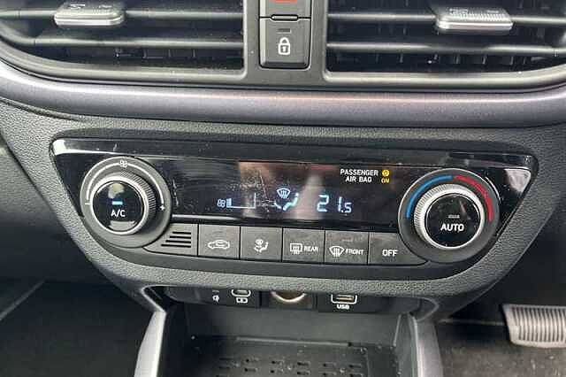 Hyundai i10 1.2 Premium Hatchback 5dr Petrol Auto Euro 6 (s/s) (79 ps)