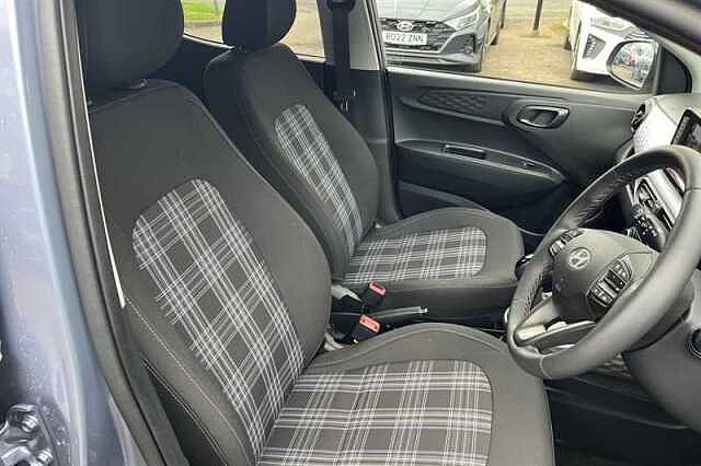 Hyundai i10 1.2 Premium Hatchback 5dr Petrol Auto Euro 6 (s/s) (79 ps)