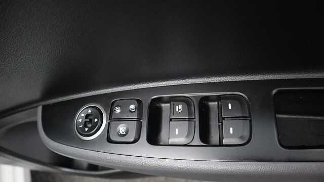 Hyundai I10 1.2 Premium Hatchback 5dr Petrol Manual Euro 6 (87 ps) White