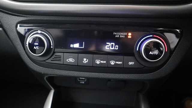 Hyundai I10 1.2 Premium Hatchback 5dr Petrol Auto Euro 6 (s/s) (84 ps) Blue