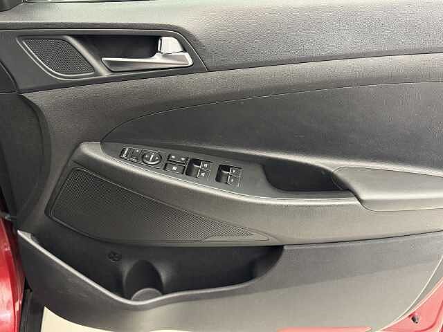 Hyundai TUCSON 1.6 GDi SE Nav 5dr 2WD Red