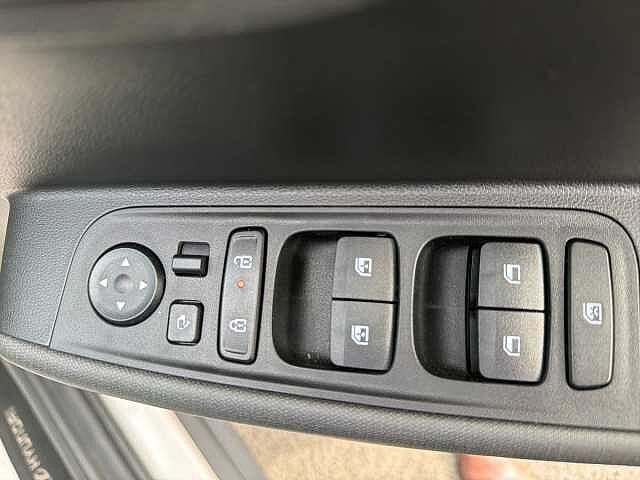 Hyundai INSTER 85kW 02 49kWh 5dr Auto White