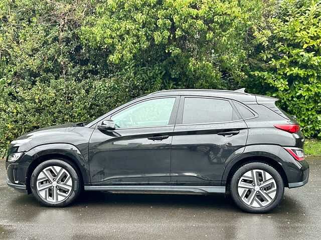 Hyundai KONA 64kWh Premium SUV 5dr Electric Auto (10.5kW Charger) (204 ps) Black