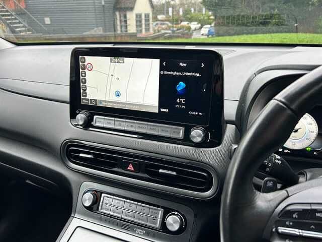 Hyundai KONA 64kWh Premium SUV 5dr Electric Auto (10.5kW Charger) (204 ps) Black