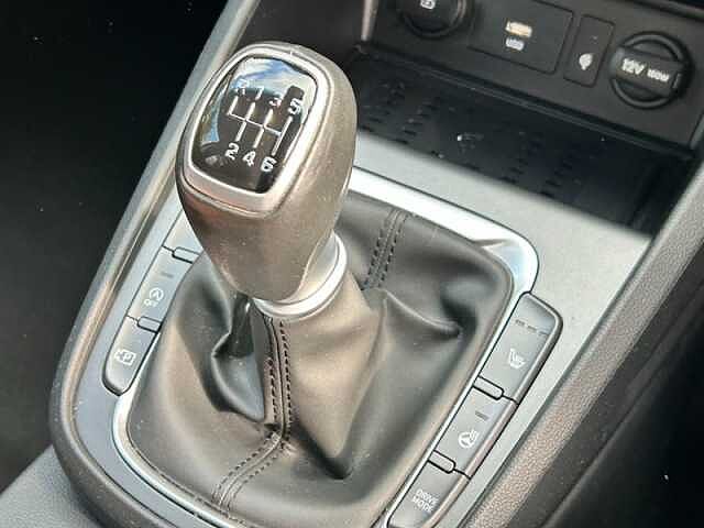 Hyundai KONA 1.0 T-GDi MHEV Premium SUV 5dr Petrol Hybrid Manual Euro 6 (s/s) (120 ps) Red