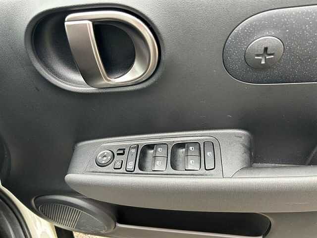 Hyundai INSTER Long Range 49kWh 02 SUV 5dr Electric Auto (115 ps) Beige