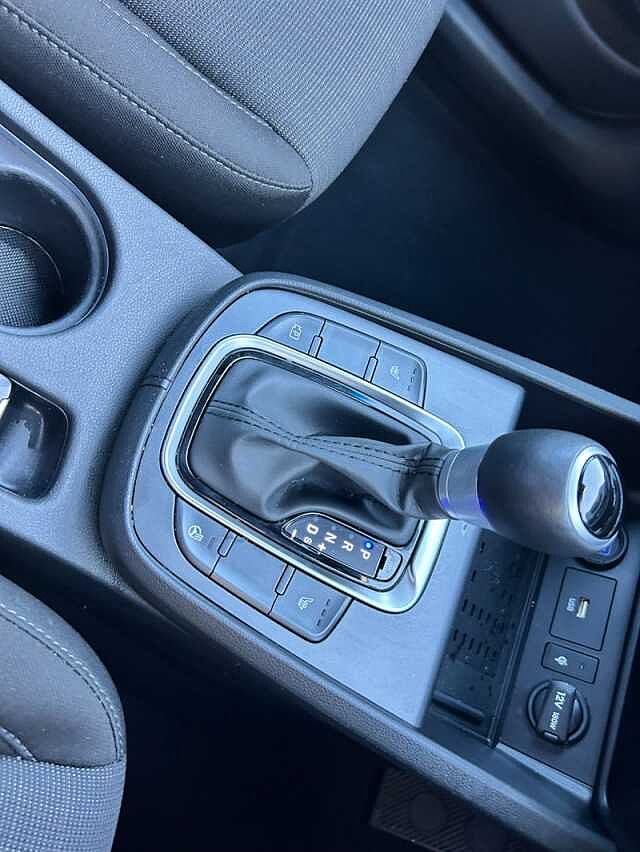 Hyundai KONA 1.6 h-GDi Premium SUV 5dr Petrol Hybrid DCT Euro 6 (s/s) (141 ps) Red