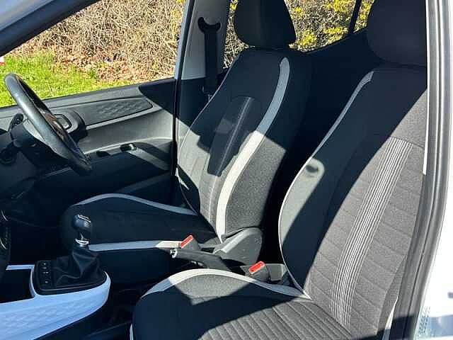 Hyundai I10 1.0 Premium Hatchback 5dr Petrol Manual Euro 6 (s/s) (67 ps) White