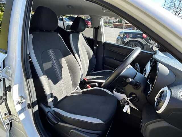 Hyundai I10 1.0 Premium Hatchback 5dr Petrol Manual Euro 6 (s/s) (67 ps) White