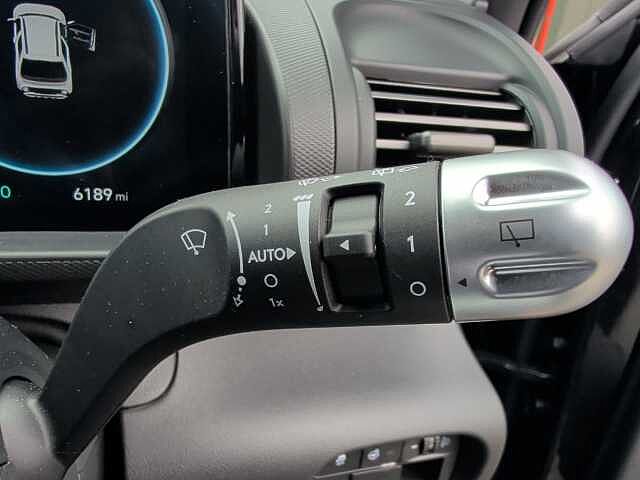 Hyundai INSTER 85kW 02 49kWh 5dr Auto Black