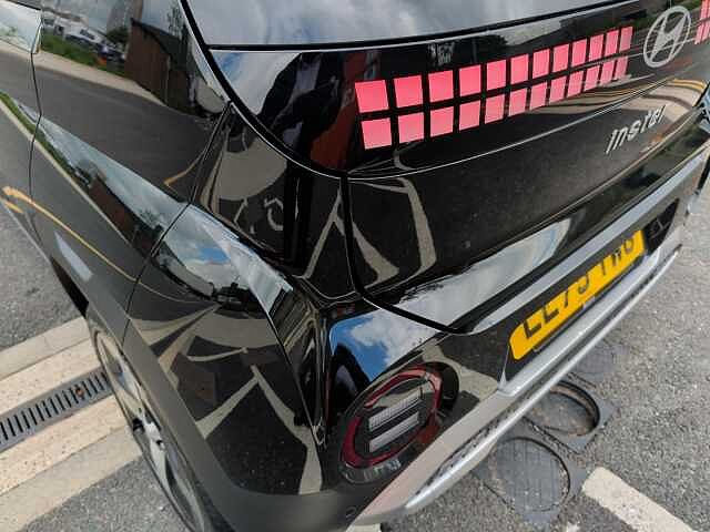 Hyundai INSTER 85kW 02 49kWh 5dr Auto Black