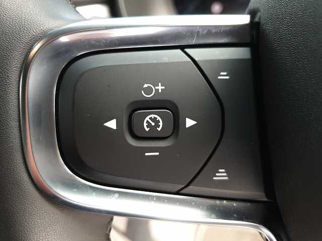 Volvo Xc40 2.0 B3P Plus Dark 5dr Auto