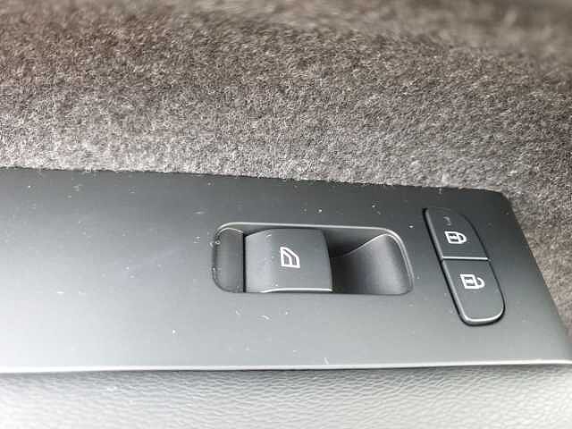 Volvo Xc40 2.0 B3P Plus Dark 5dr Auto