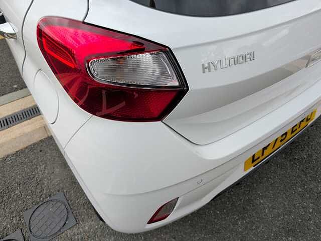 Hyundai I10 1.2 [79] Premium 5dr Auto [Nav] White