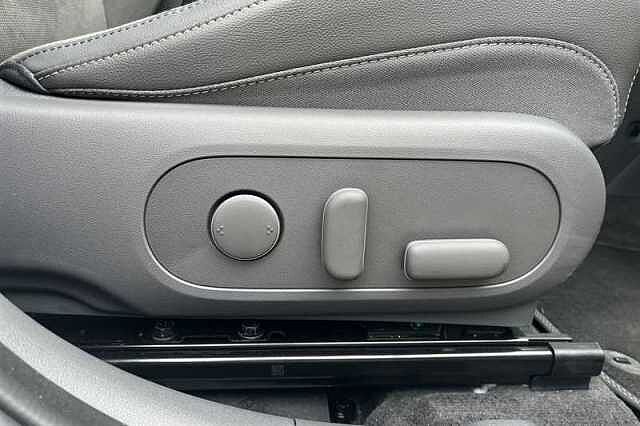 Hyundai KONA 65.4kWh Ultimate SUV 5dr Electric Auto (218 ps) White