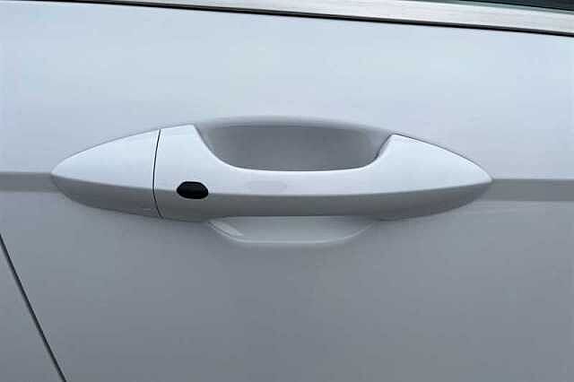 Hyundai KONA 65.4kWh Ultimate SUV 5dr Electric Auto (218 ps) White