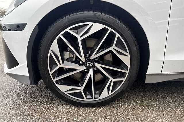 Hyundai IONIQ 6 77.4kWh Ultimate Saloon 4dr Electric Auto (228 ps) White