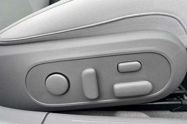 Hyundai IONIQ 6 77.4kWh Ultimate Saloon 4dr Electric Auto (228 ps) White