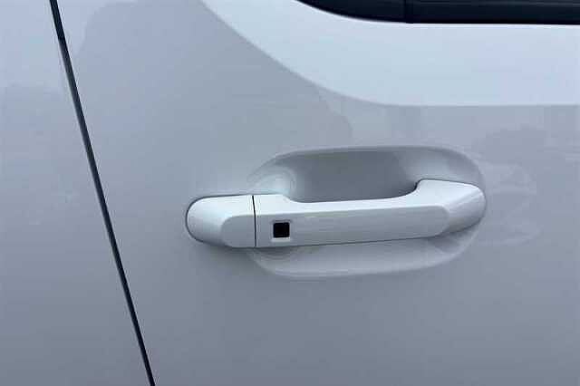 Hyundai INSTER Long Range 49kWh 02 SUV 5dr Electric Auto (115 ps) White