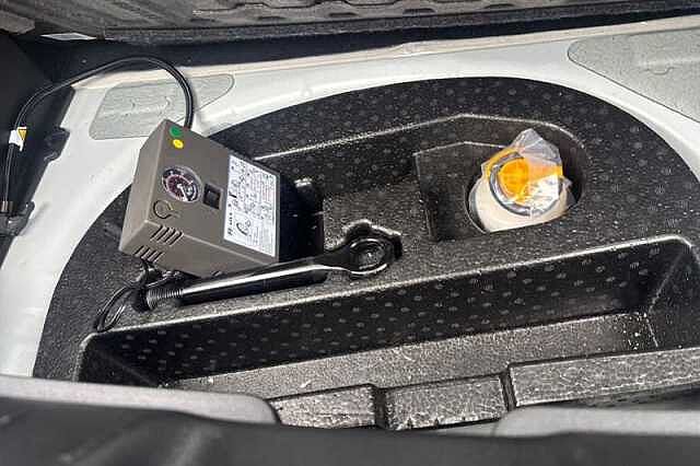 Hyundai INSTER Long Range 49kWh 02 SUV 5dr Electric Auto (115 ps) White