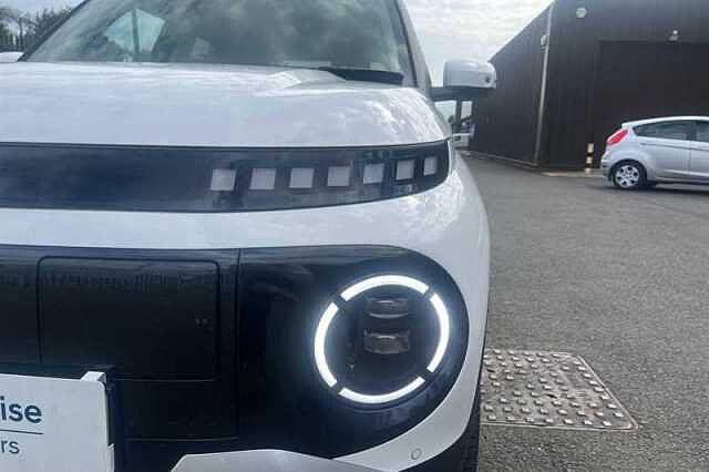 Hyundai INSTER Long Range 49kWh 02 SUV 5dr Electric Auto (115 ps) White