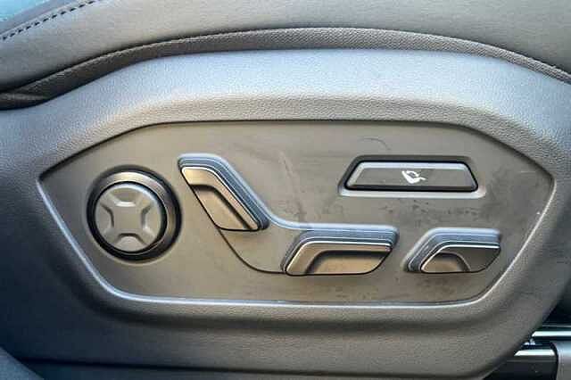 Hyundai SANTA FE 1.6 h T-GDi Calligraphy SUV 5dr Petrol Hybrid Auto 4WD Euro 6 (s/s) (7Seat) (215 Black