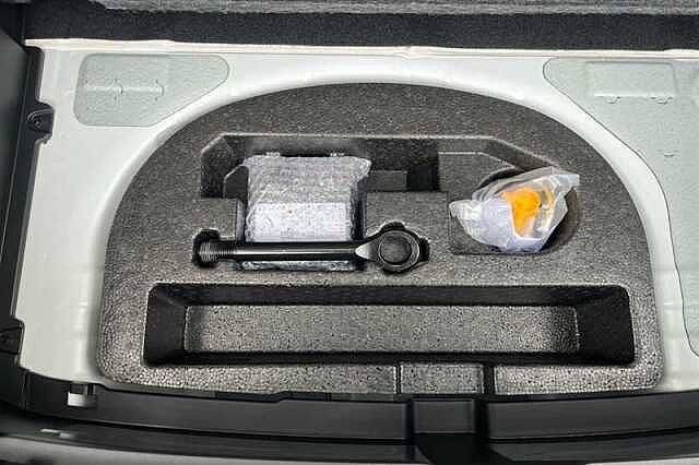 Hyundai INSTER Long Range 49kWh 02 SUV 5dr Electric Auto (115 ps) White