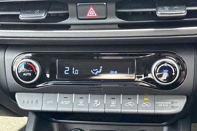 Hyundai KONA 1.6 h-GDi Premium SUV 5dr Petrol Hybrid DCT Euro 6 (s/s) (141 ps) White