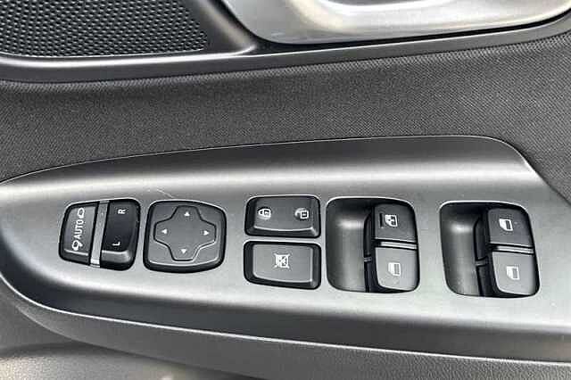 Hyundai KONA 1.6 h-GDi Premium SUV 5dr Petrol Hybrid DCT Euro 6 (s/s) (141 ps) White